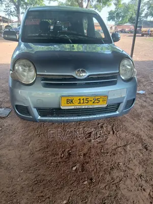 Toyota Sienta 2010 Blue