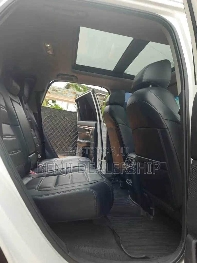 Honda CR-V Touring FWD 2019 White