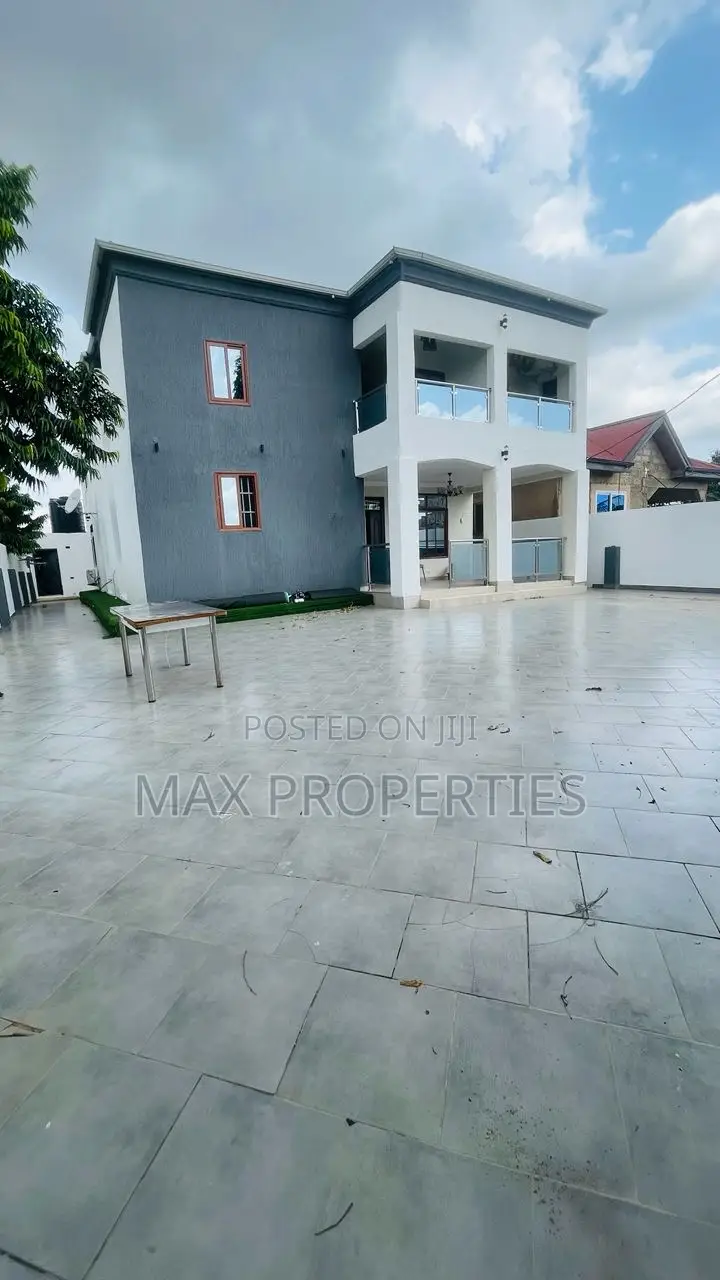 Furnished 6bdrm House in Pokuase for sale