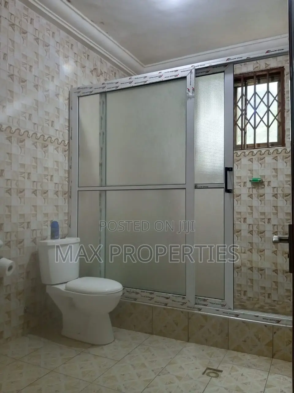 6bdrm House in Pokuase for sale