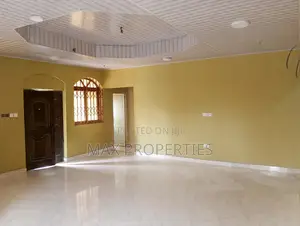 6bdrm House in Pokuase for sale