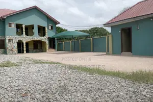6bdrm House in Pokuase for sale