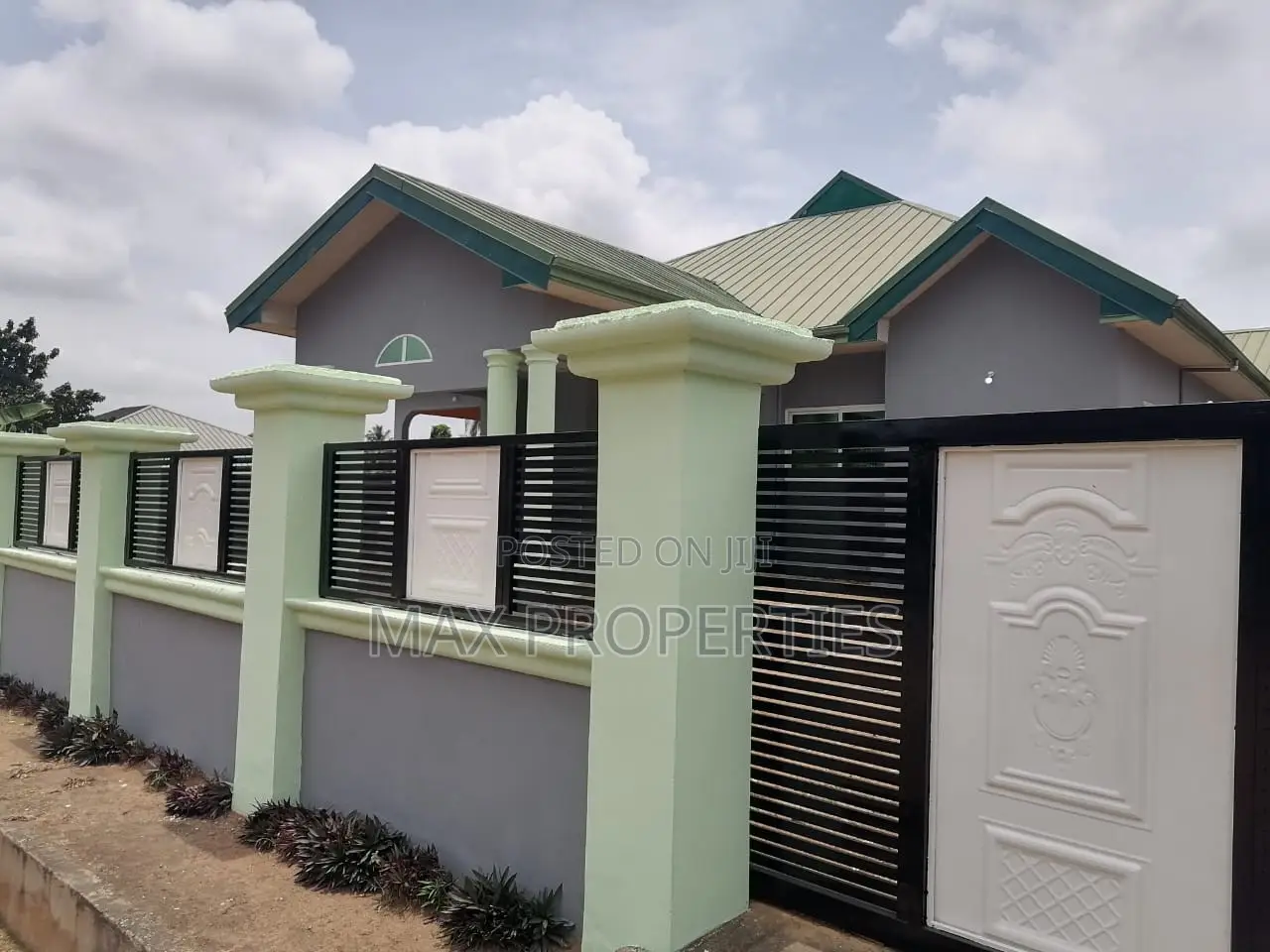 4bdrm House in Pokuase for sale