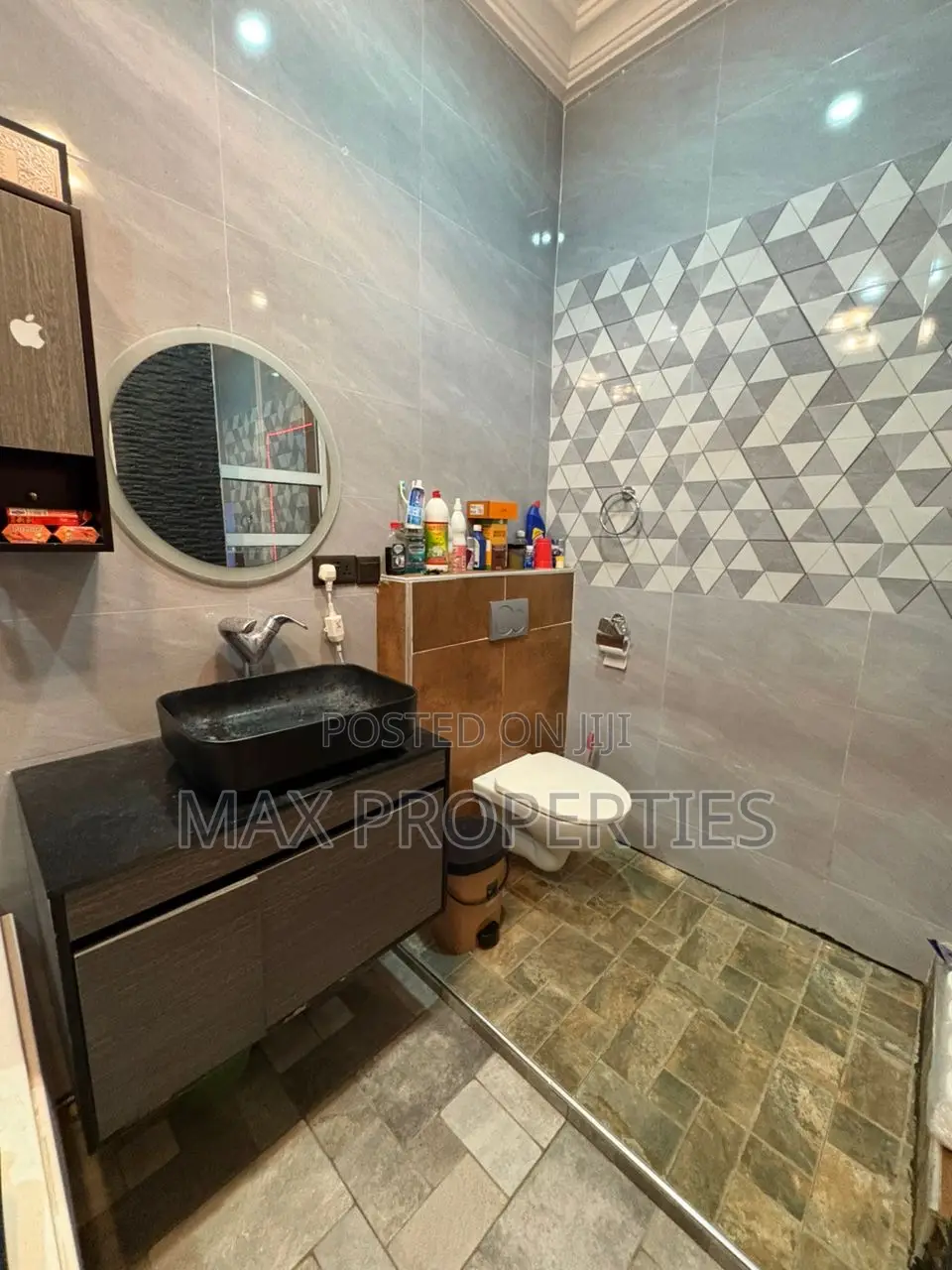 5bdrm House in Amasaman for sale
