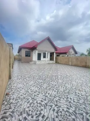 4bdrm House in Amasaman for sale