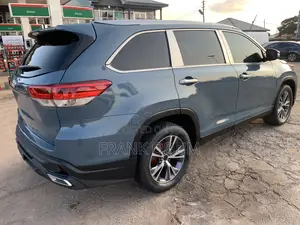 Toyota Highlander LE 4x2 V6 (3.5L 6cyl 8A) 2017 Gray