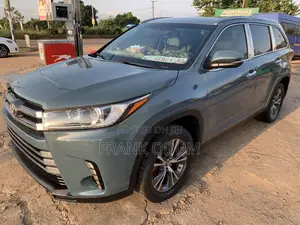 Toyota Highlander LE 4x2 V6 (3.5L 6cyl 8A) 2017 Gray