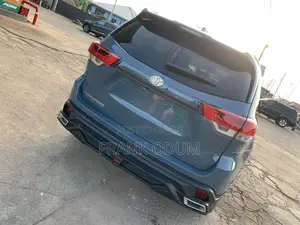 Toyota Highlander LE 4x2 V6 (3.5L 6cyl 8A) 2017 Gray