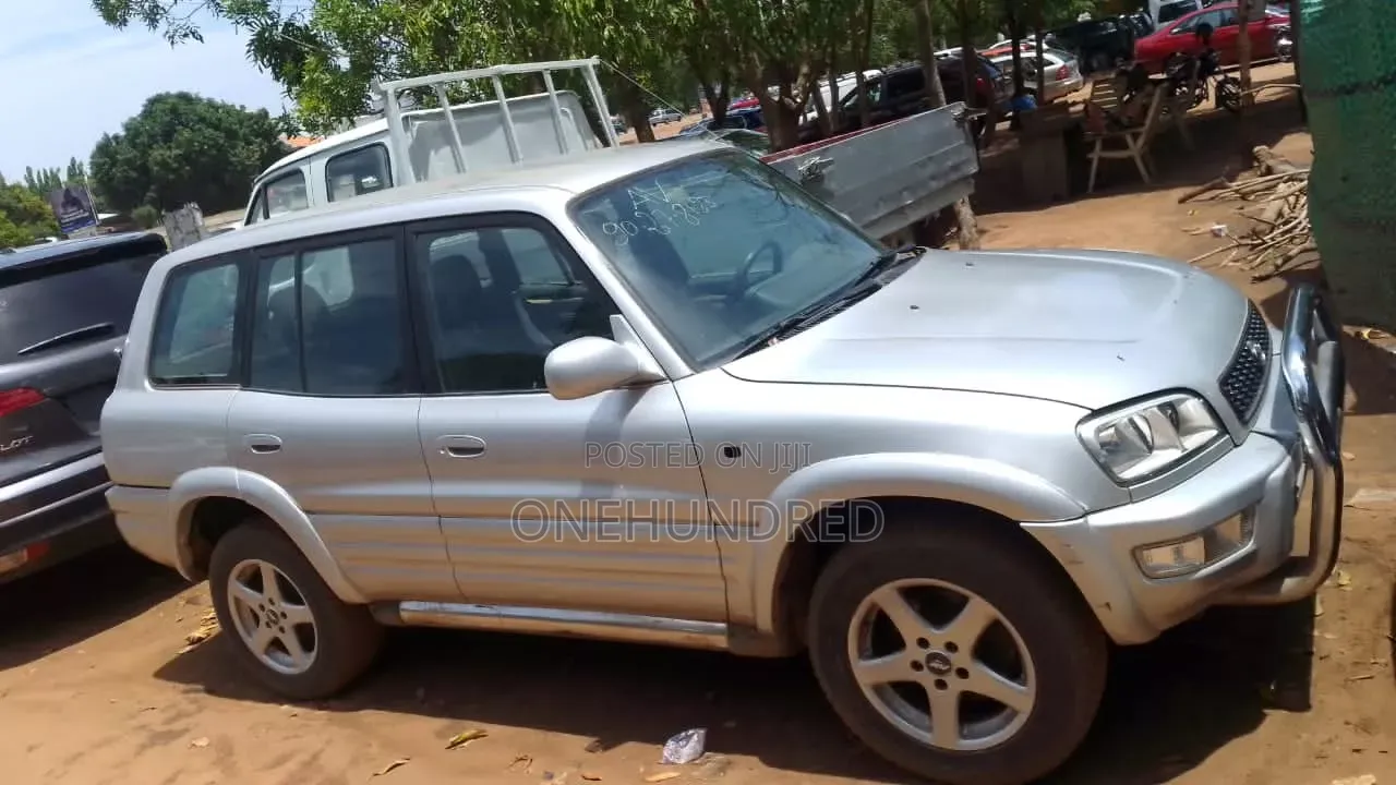 Toyota RAV4 Base 4x4 1999 Silver