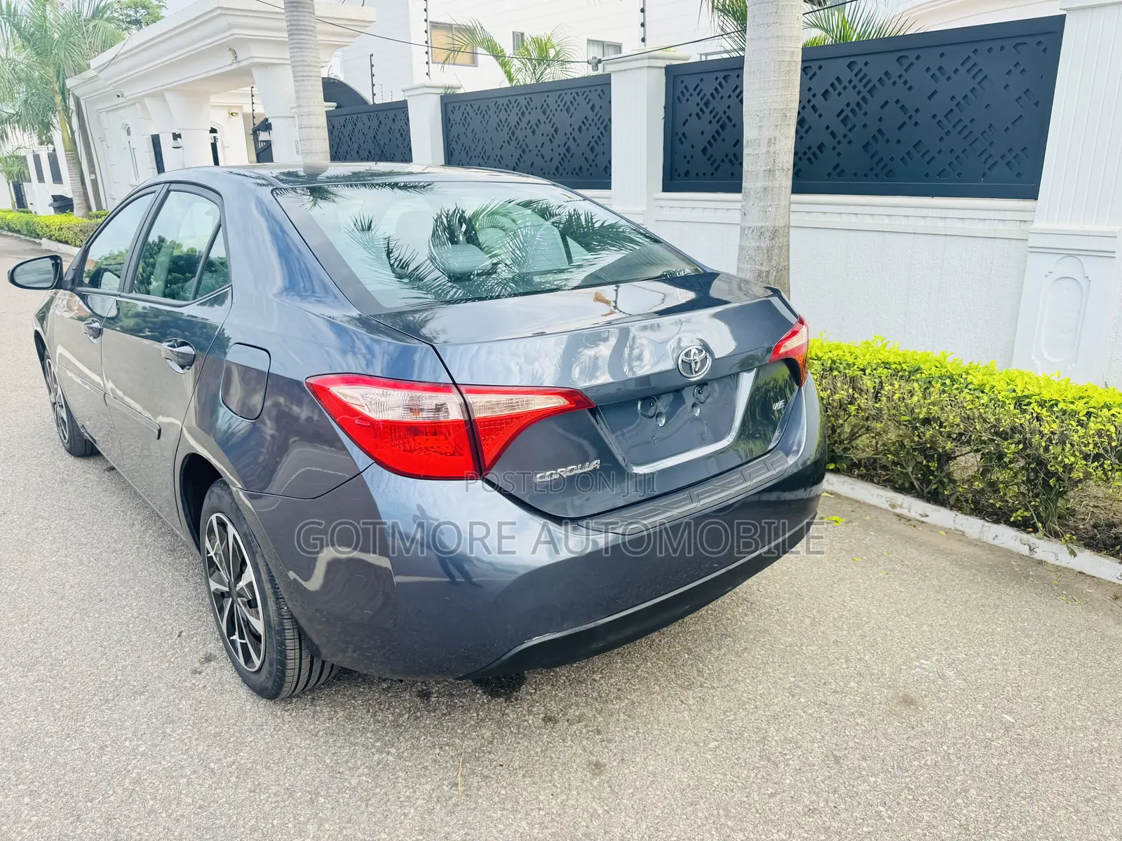 Toyota Corolla LE 4dr Sedan (1.8L 4cyl CVT) 2017 Gray