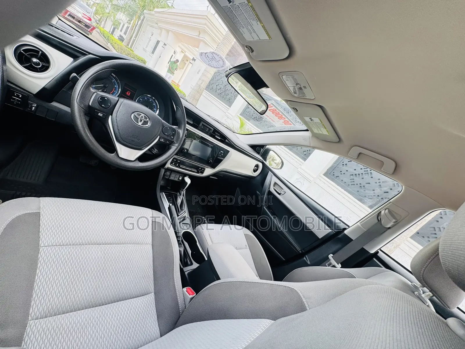 Toyota Corolla LE 4dr Sedan (1.8L 4cyl CVT) 2017 Gray