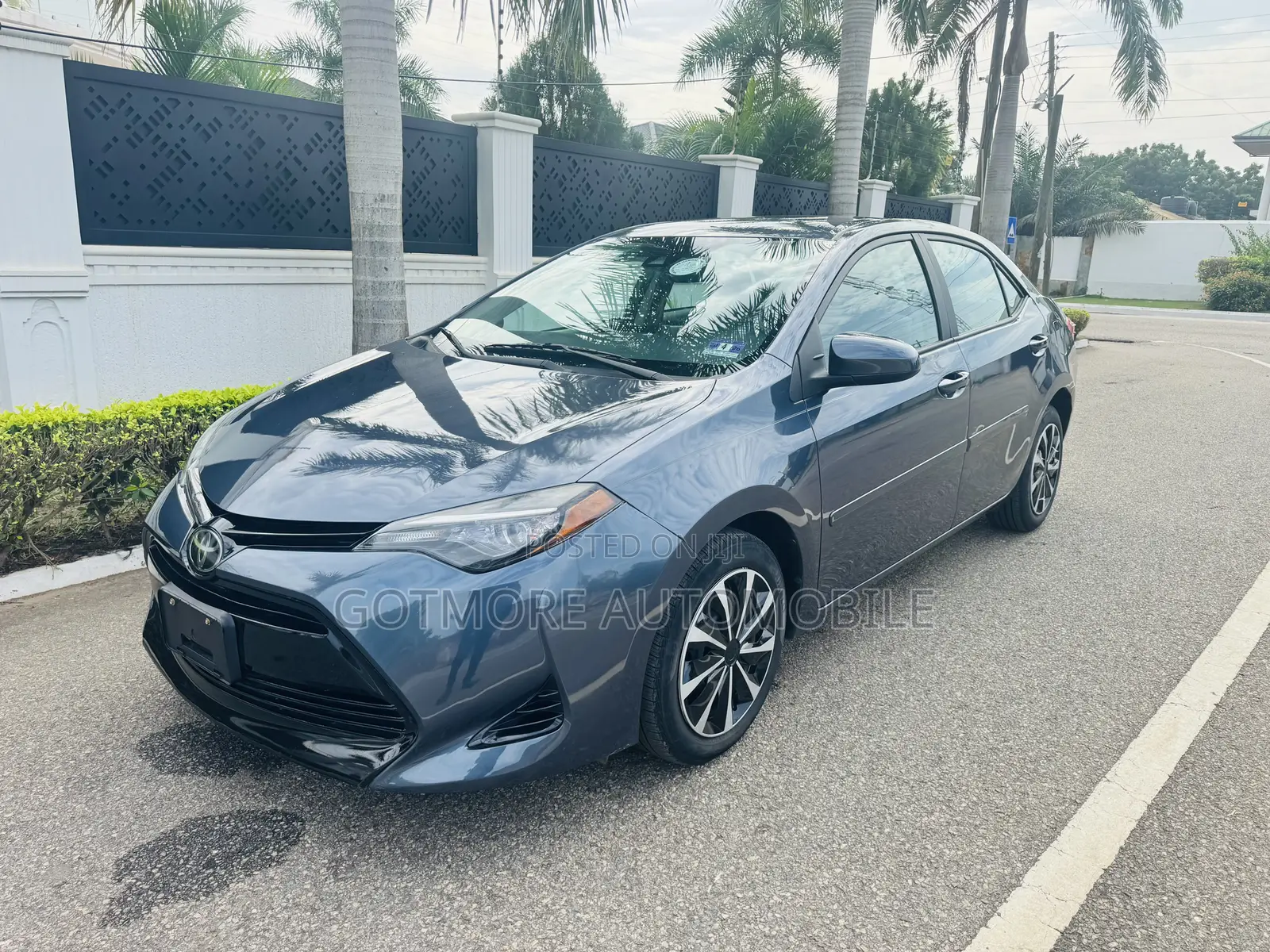 Toyota Corolla LE 4dr Sedan (1.8L 4cyl CVT) 2017 Gray