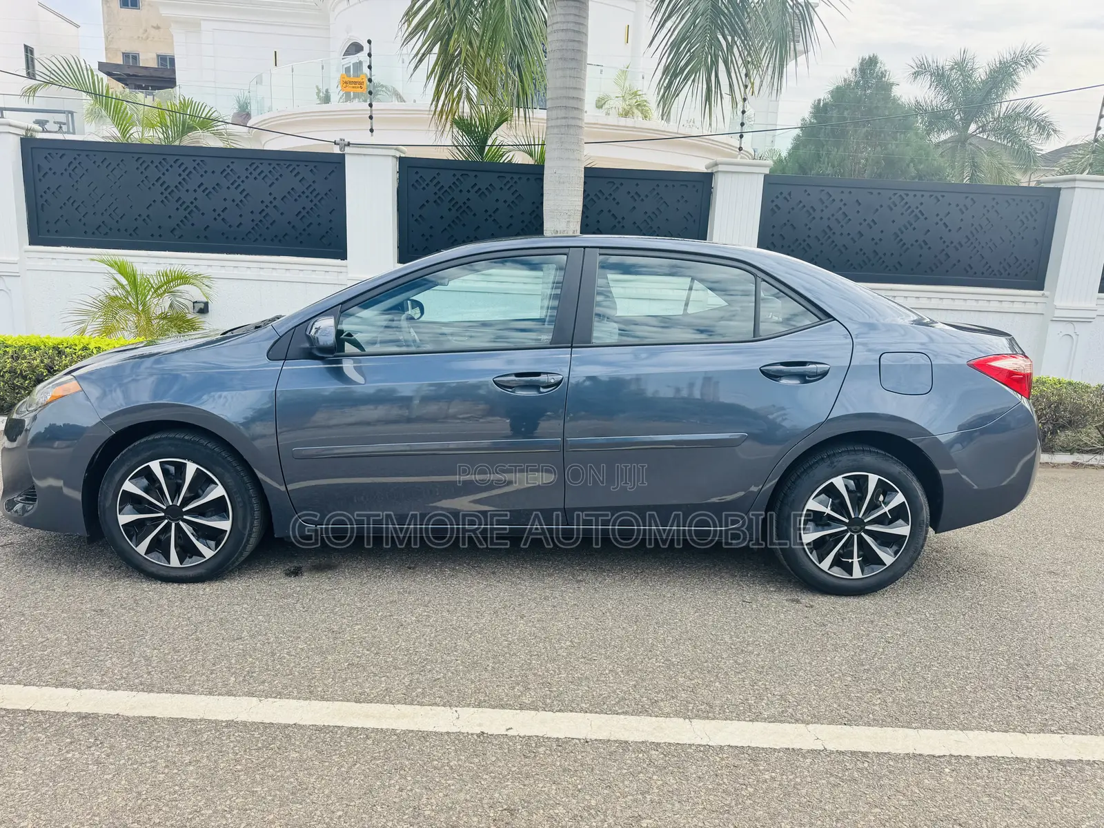Toyota Corolla LE 4dr Sedan (1.8L 4cyl CVT) 2017 Gray