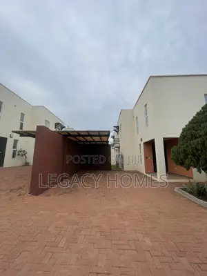 4bdrm Townhouse / Terrace in Teshi, First Junction for rent