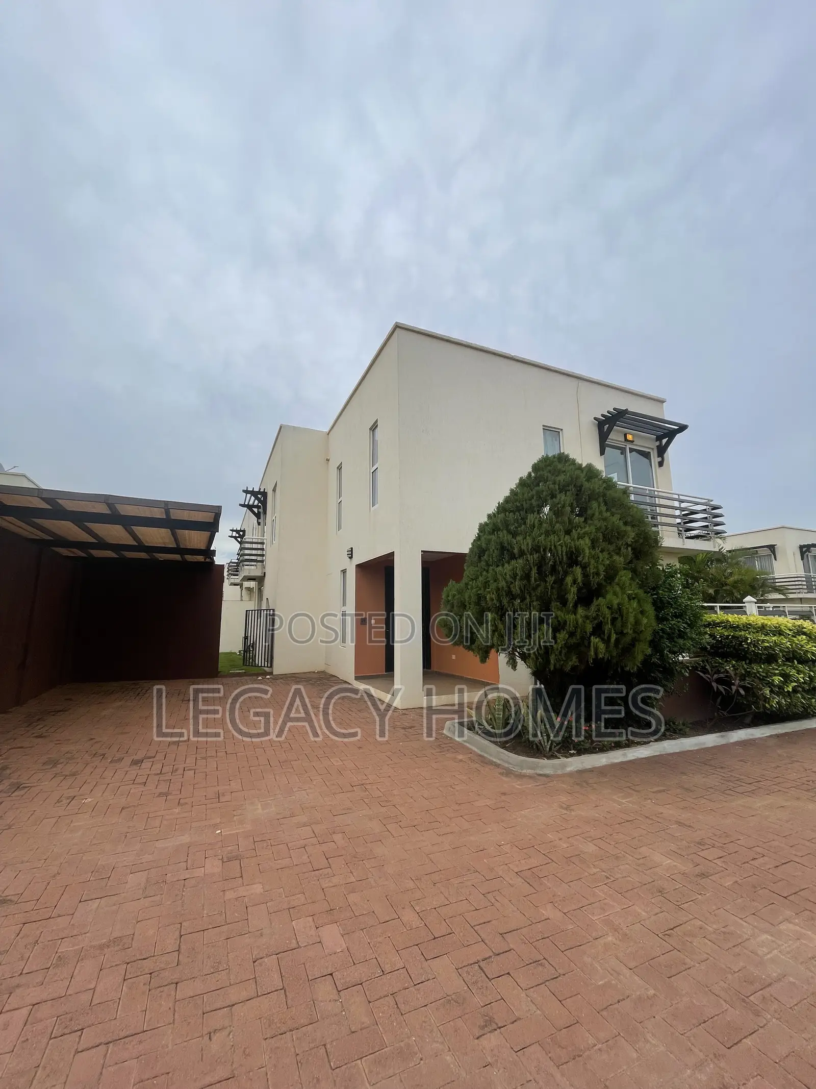 4bdrm Townhouse / Terrace in Teshi, First Junction for rent