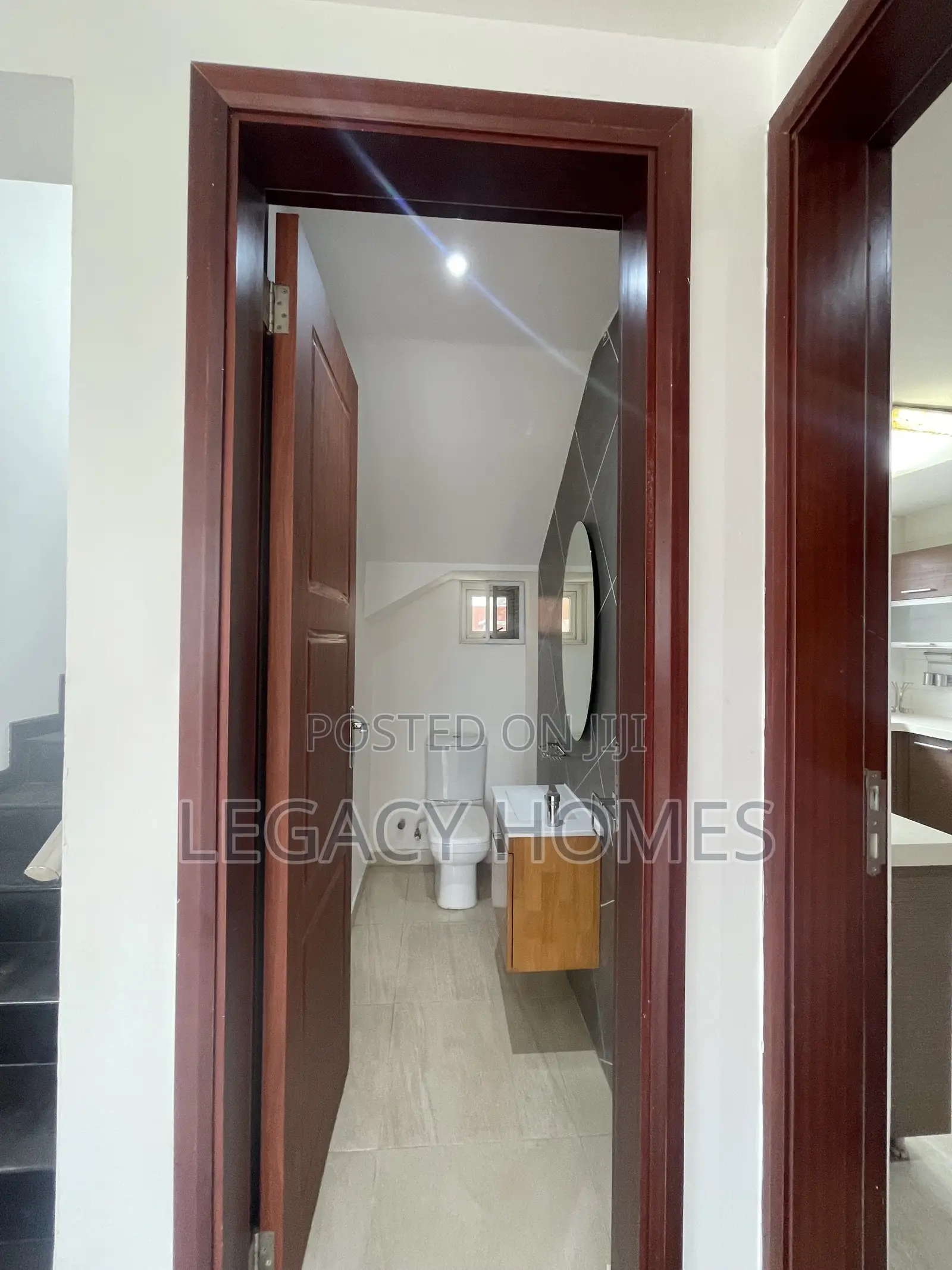 4bdrm Townhouse / Terrace in Teshi, First Junction for rent