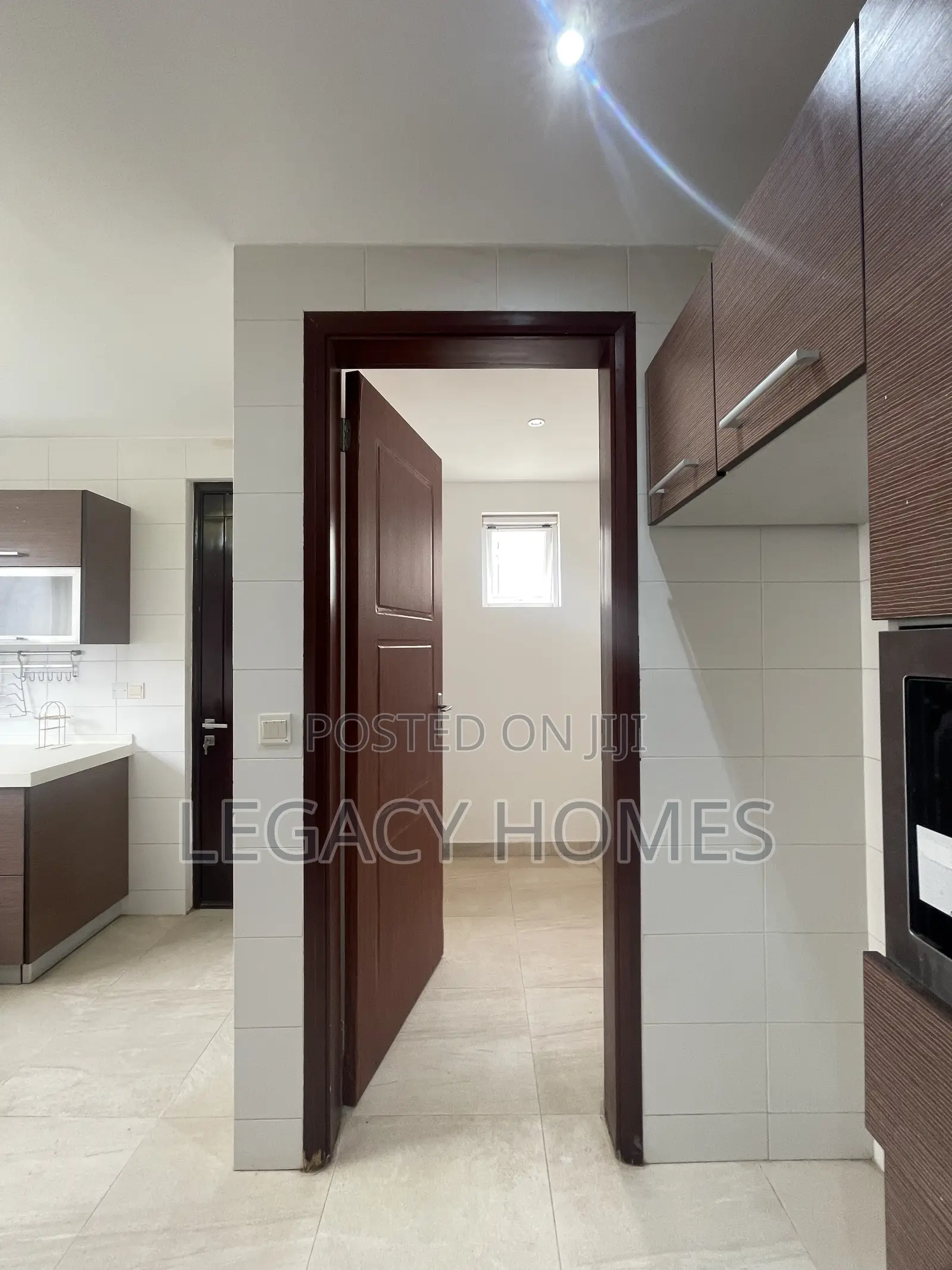4bdrm Townhouse / Terrace in Teshi, First Junction for rent