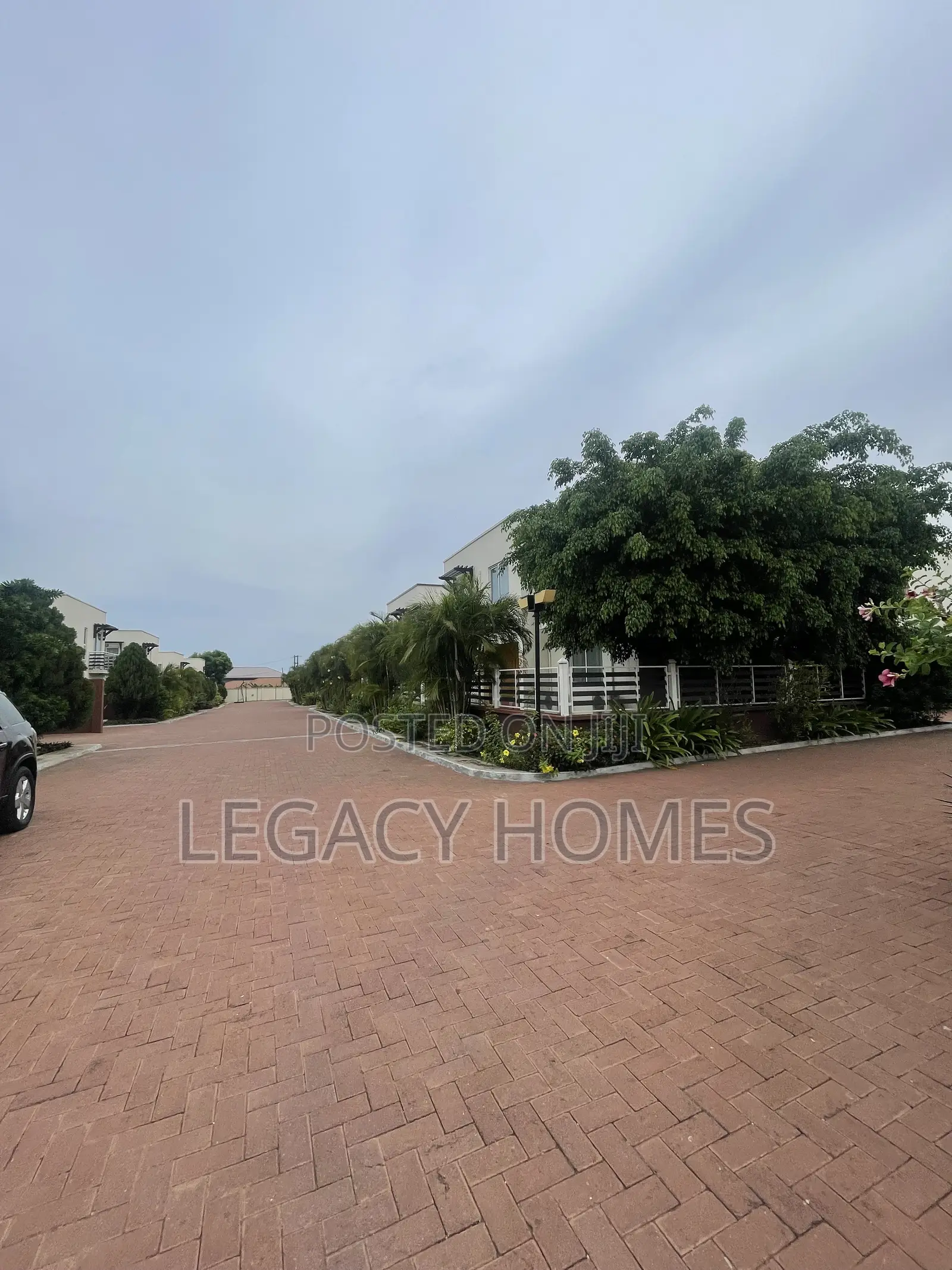 4bdrm Townhouse / Terrace in Teshi, First Junction for rent