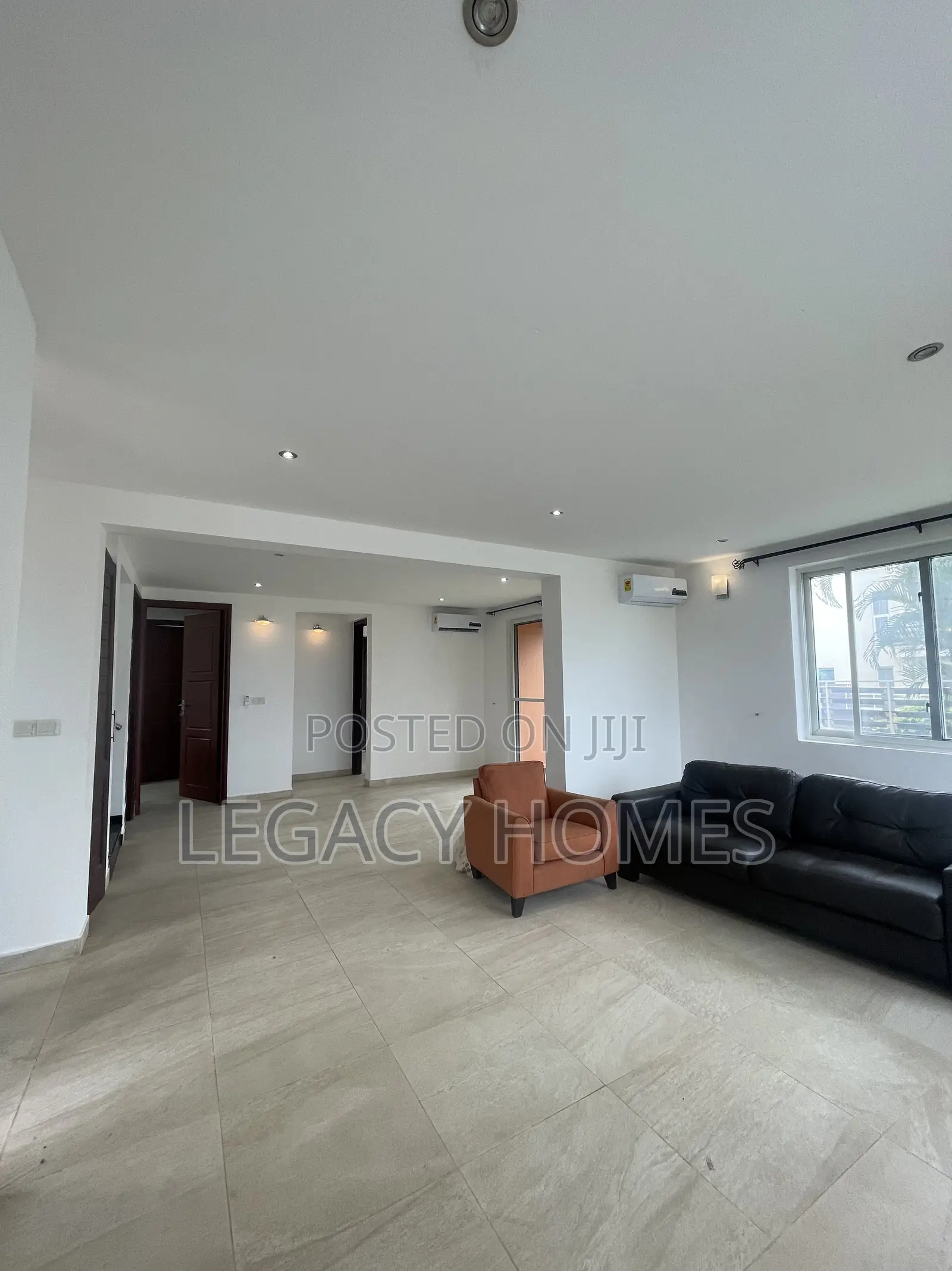 4bdrm Townhouse / Terrace in Teshi, First Junction for rent