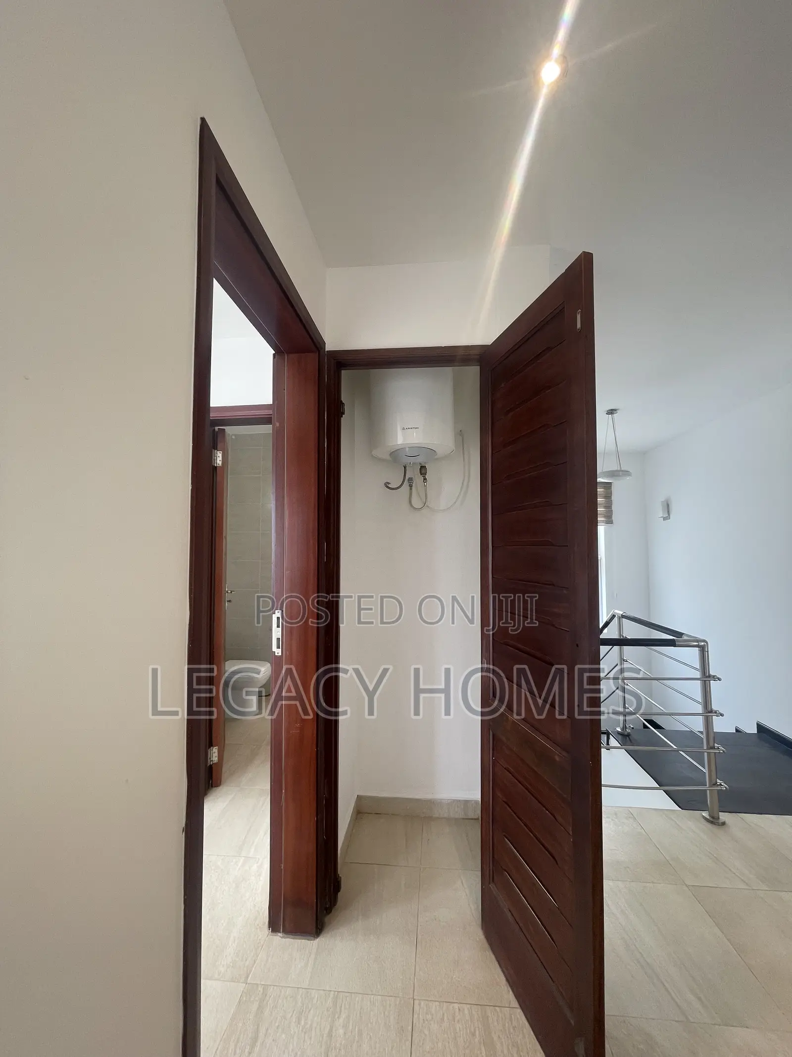 4bdrm Townhouse / Terrace in Teshi, First Junction for rent