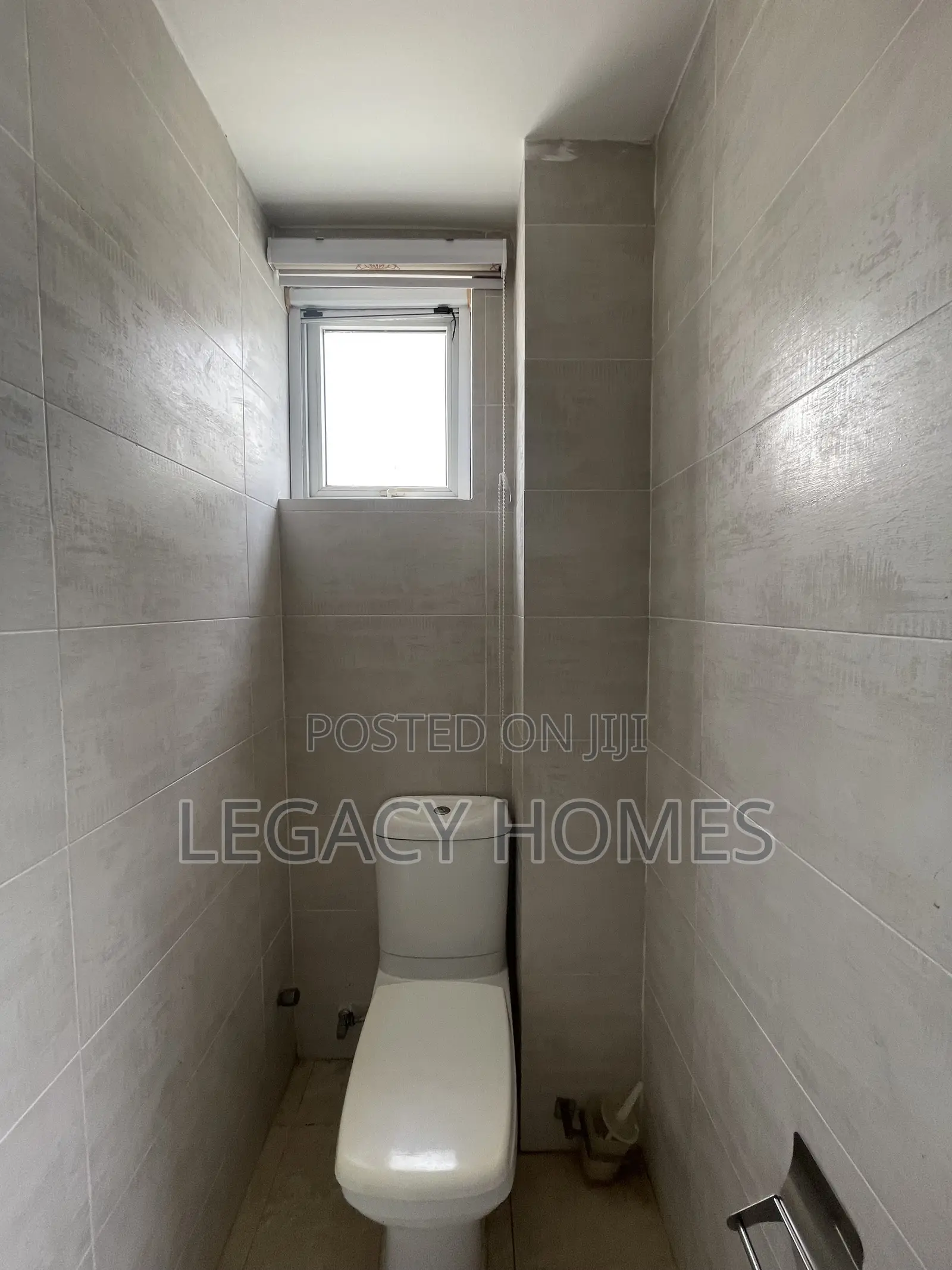4bdrm Townhouse / Terrace in Teshi, First Junction for rent