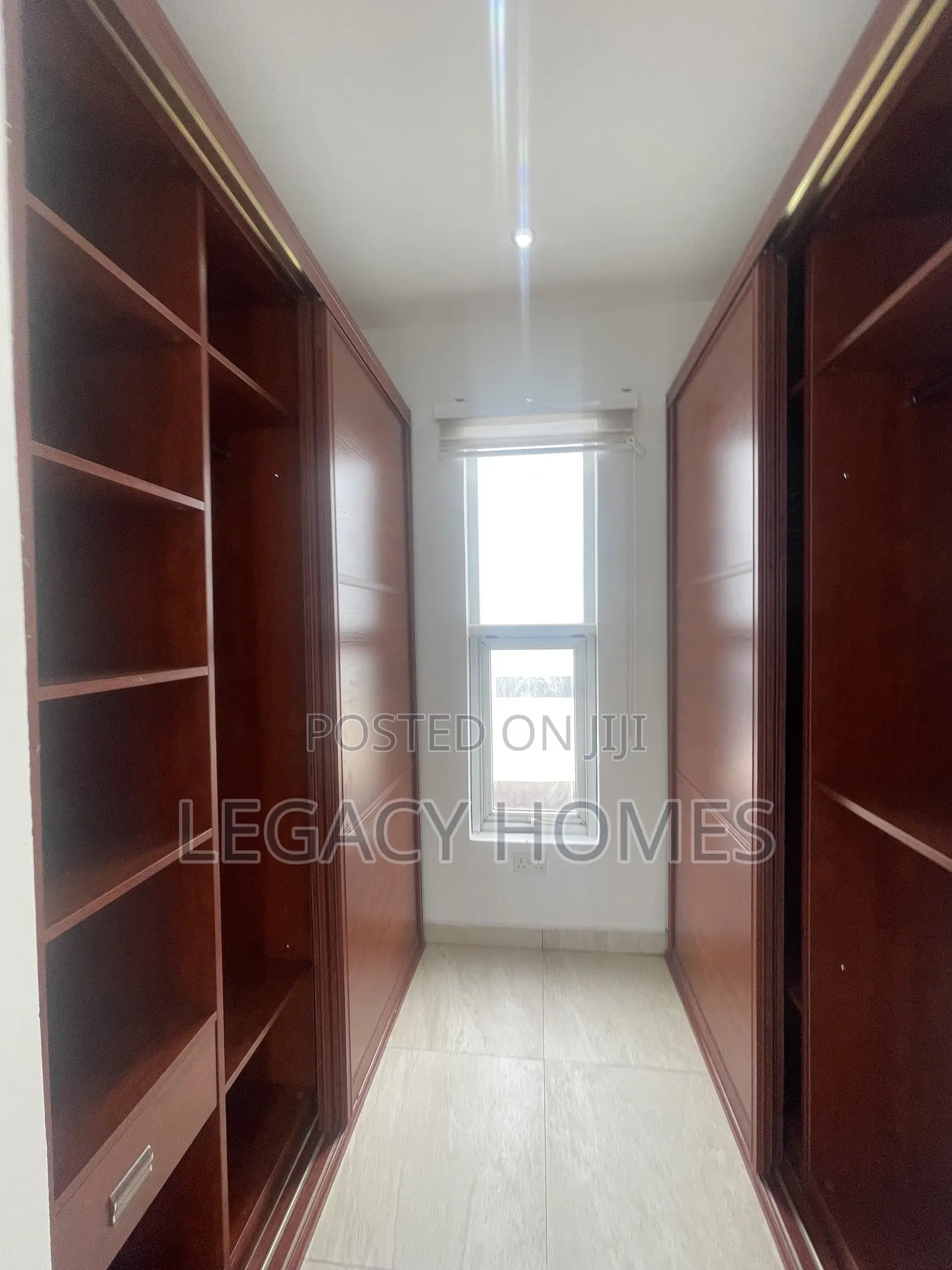 4bdrm Townhouse / Terrace in Teshi, First Junction for rent
