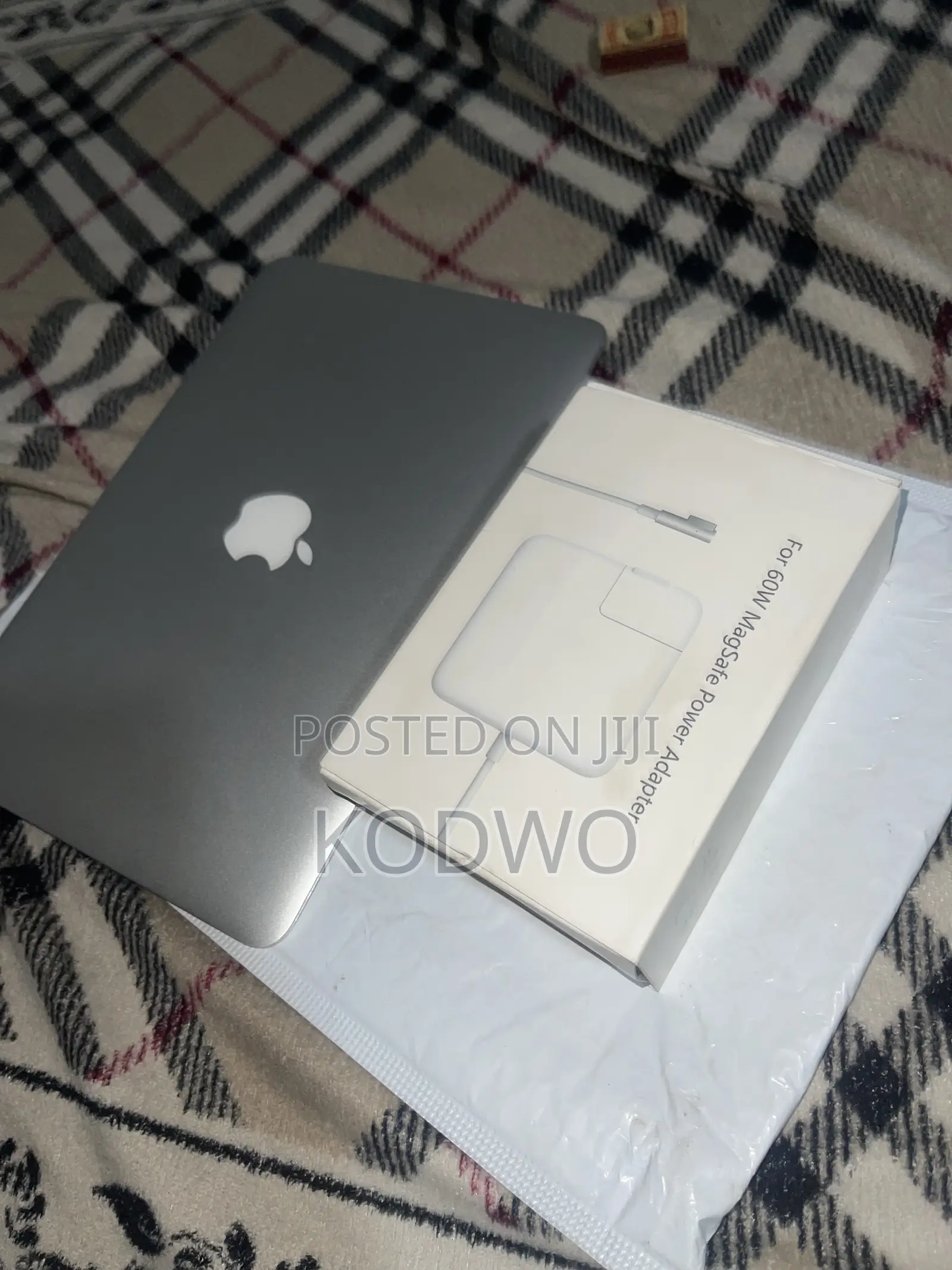 New Laptop Apple MacBook Air 4GB Intel Core i5 SSD 256GB