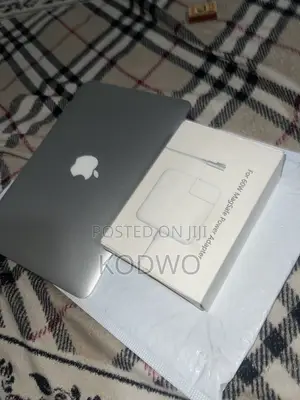 New Laptop Apple MacBook Air 4GB Intel Core i5 SSD 256GB
