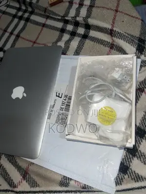 New Laptop Apple MacBook Air 4GB Intel Core i5 SSD 256GB