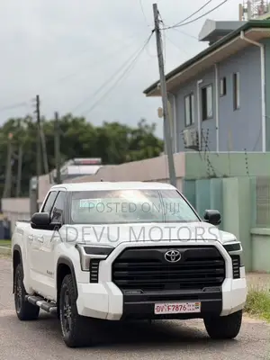 Toyota Tundra 2022 White