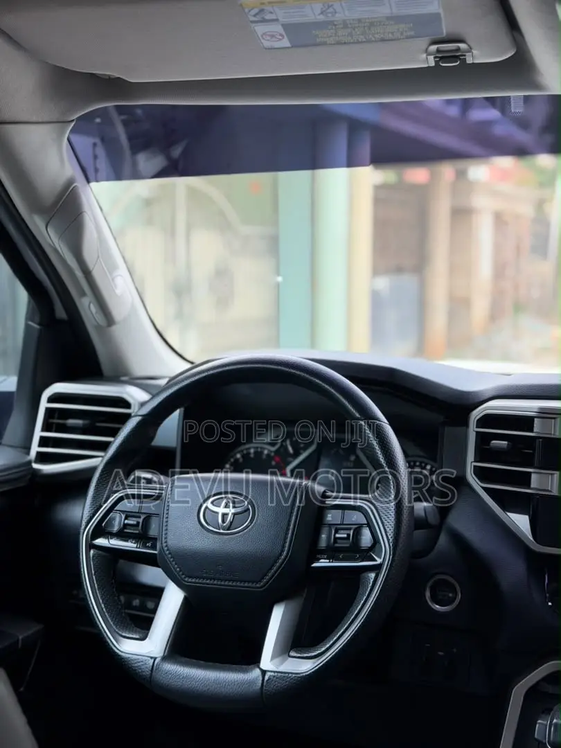 Toyota Tundra 2022 White