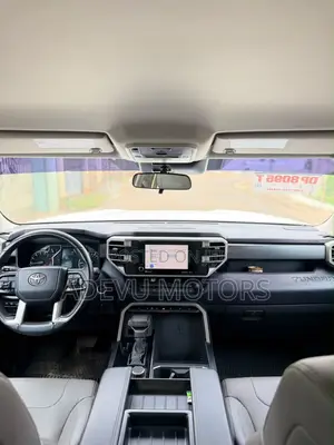Toyota Tundra 2022 White