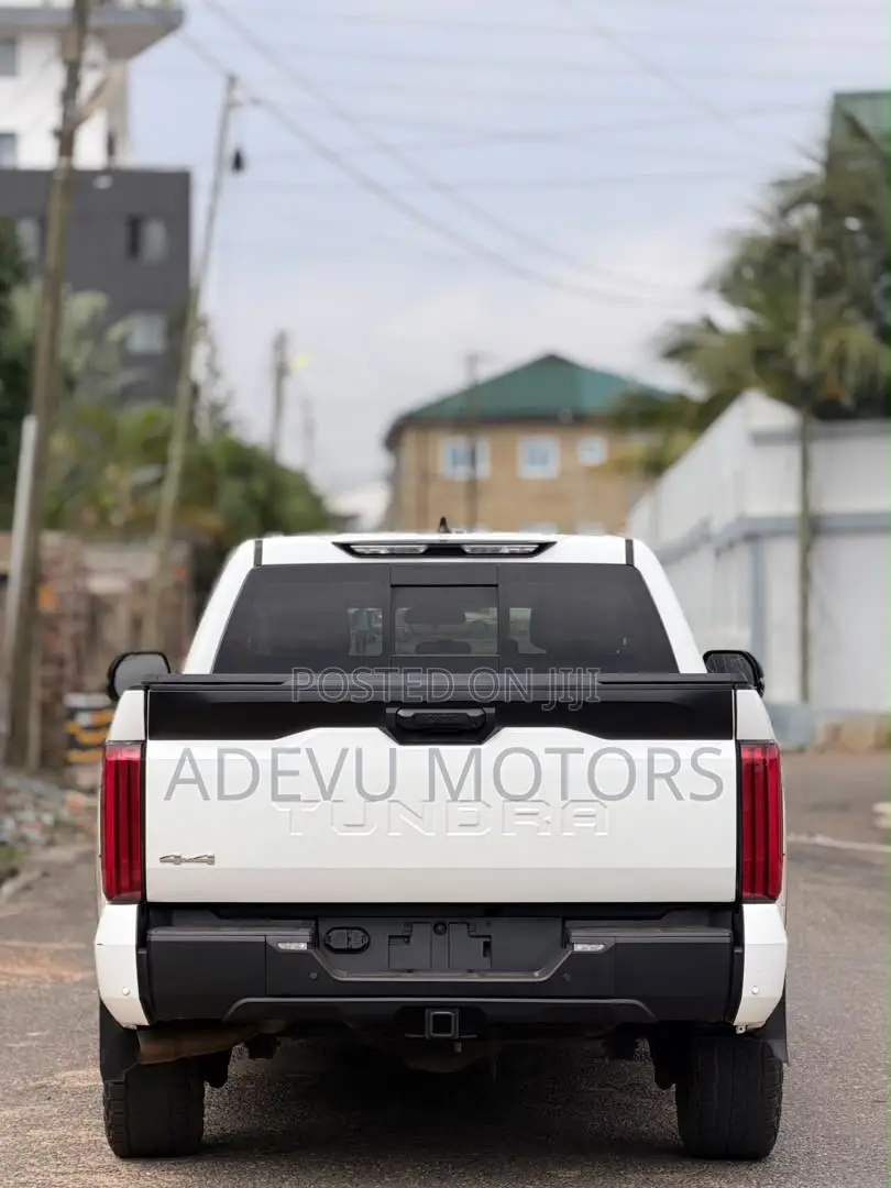 Toyota Tundra 2022 White