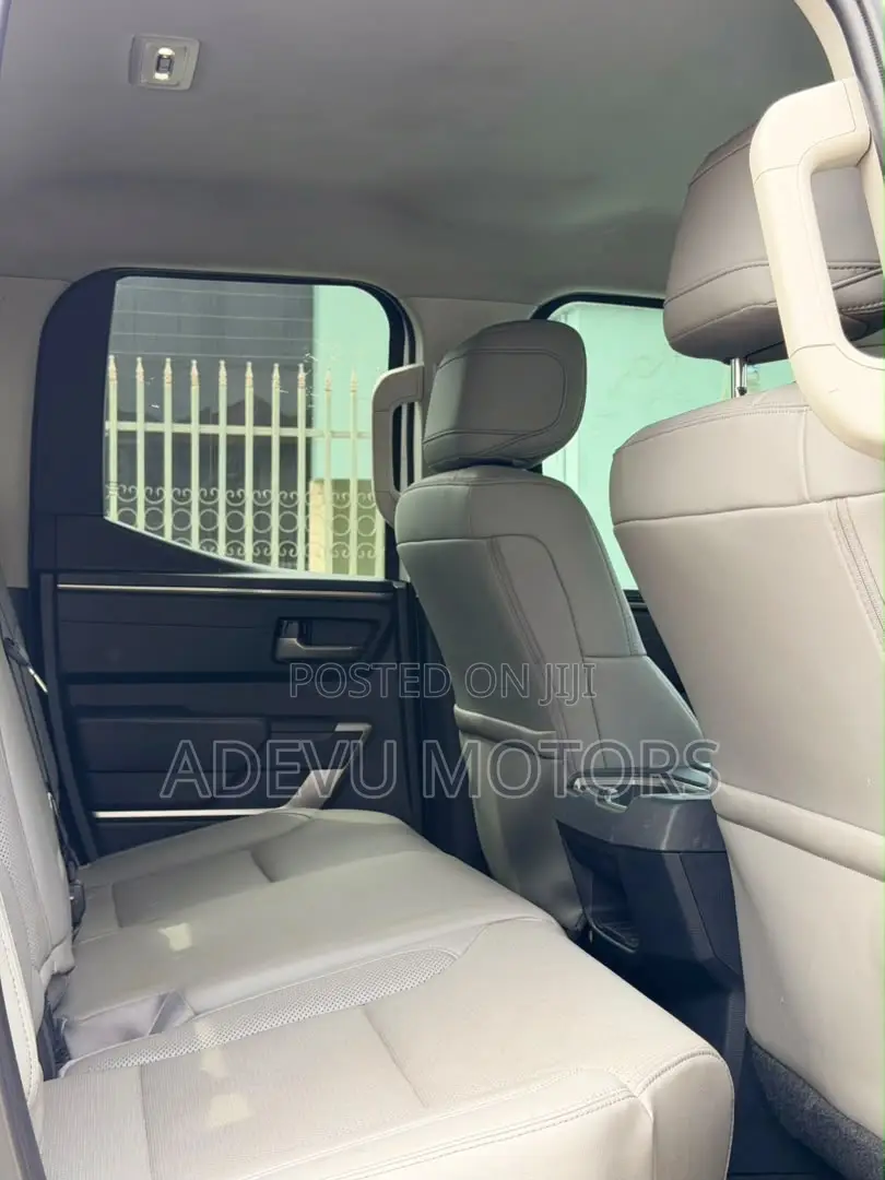 Toyota Tundra 2022 White