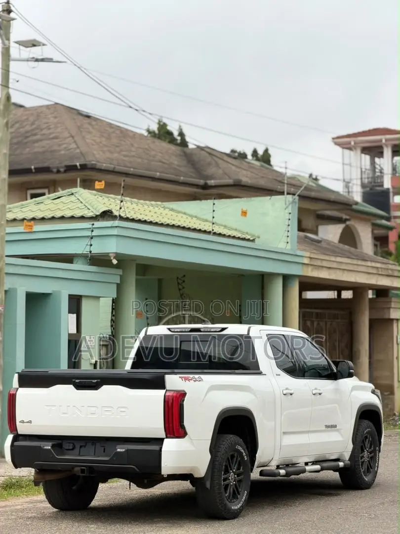 Toyota Tundra 2022 White