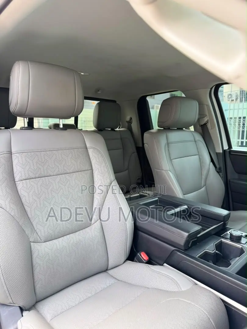 Toyota Tundra 2022 White