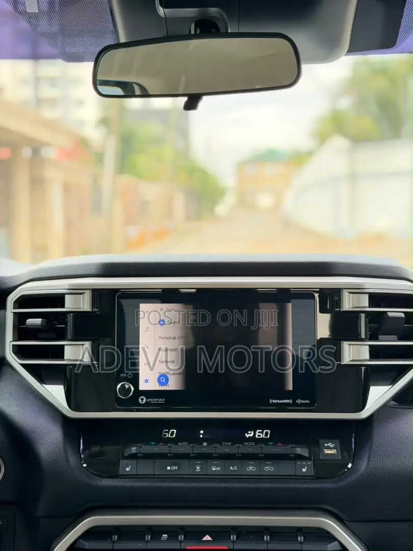 Toyota Tundra 2022 White