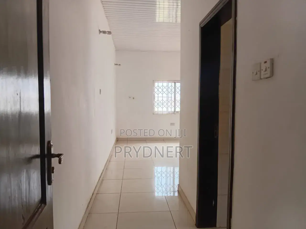 3bdrm House in C25 Estate, Tema Metropolitan for rent