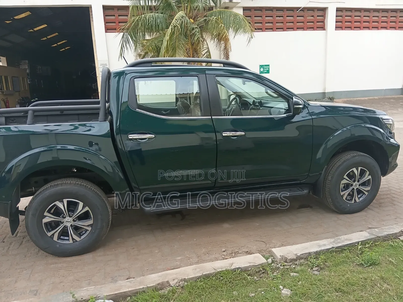 New Nissan Pick-Up 2025 Green