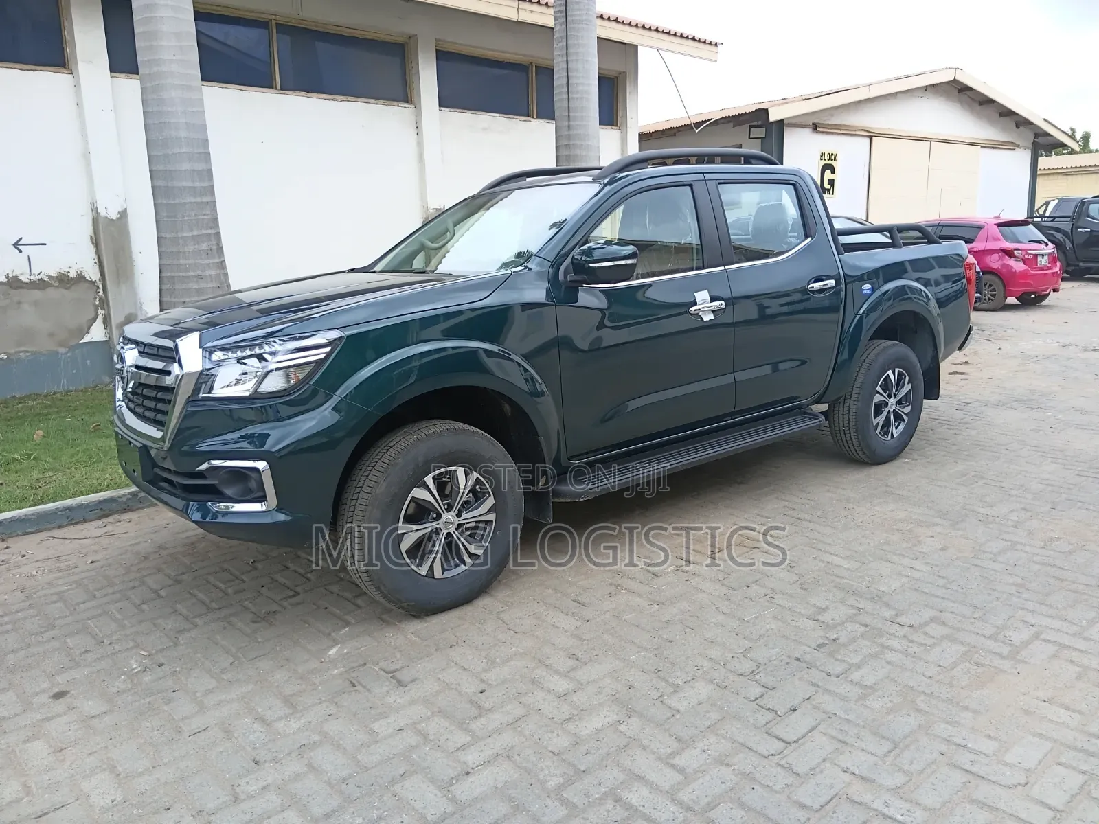 New Nissan Pick-Up 2025 Green