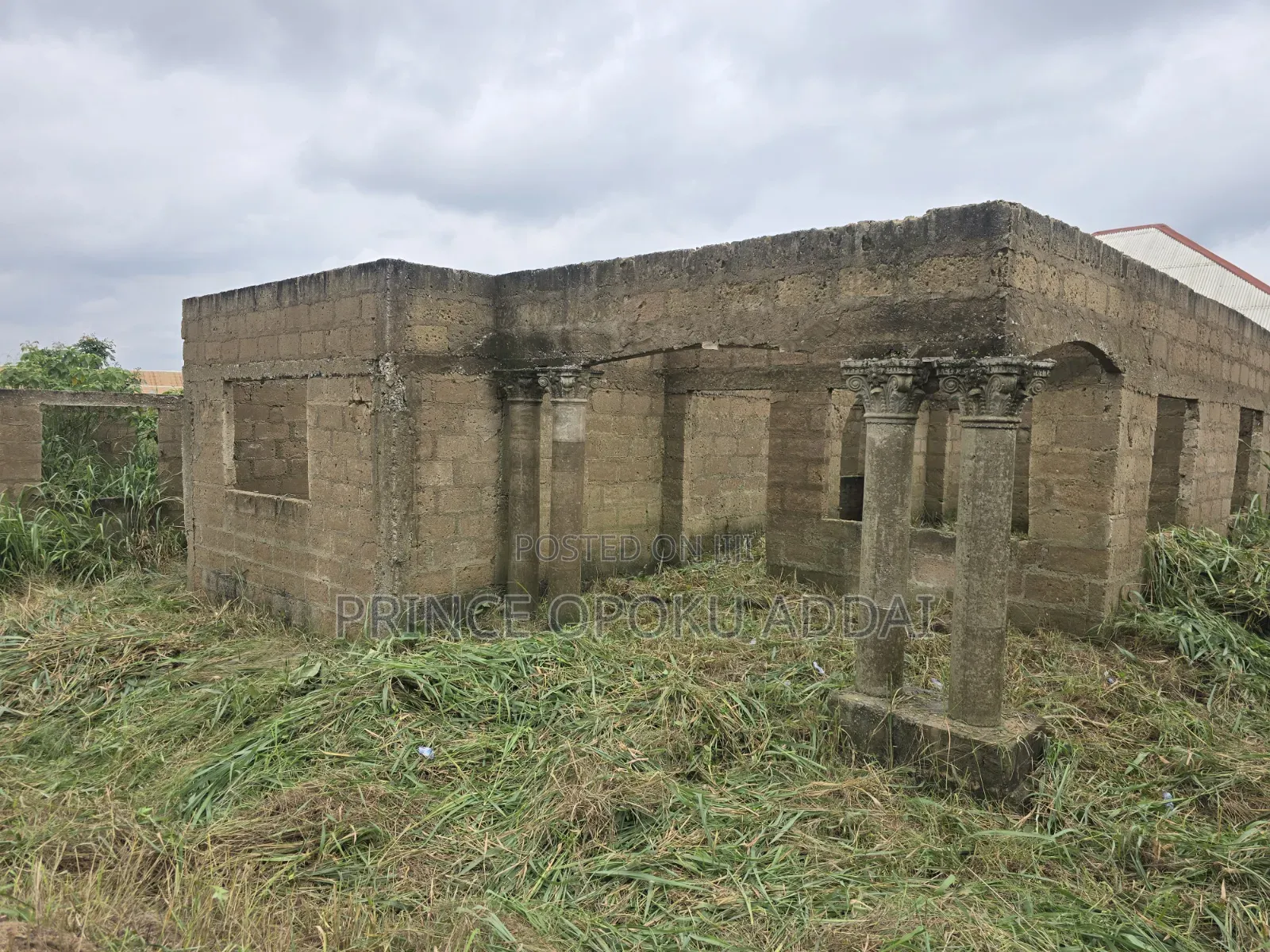 3bdrm Apartment in Kwabre for sale
