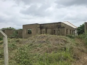 3bdrm Apartment in Kwabre for sale