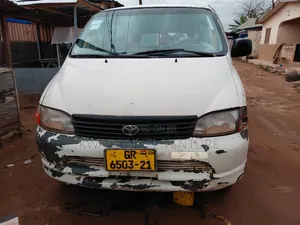 Toyota HiAce 2004 White