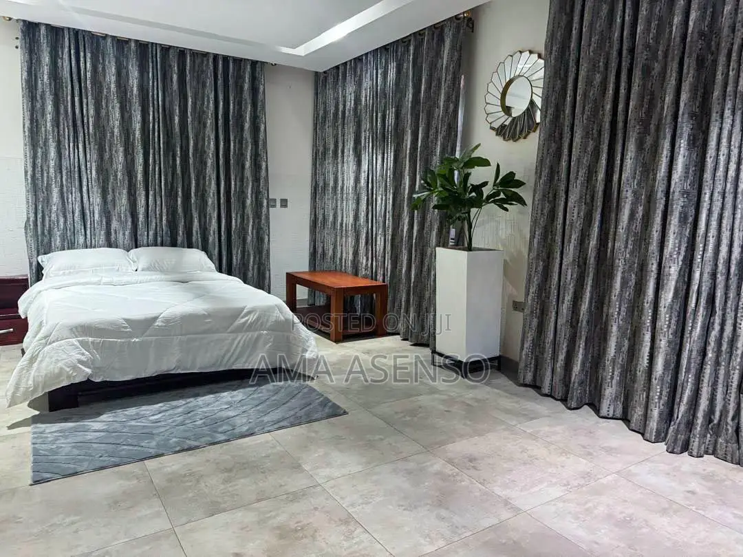 Furnished 3bdrm Apartment in Lindsay Square, School Area for rent
