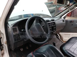 Toyota HiAce 2004 White