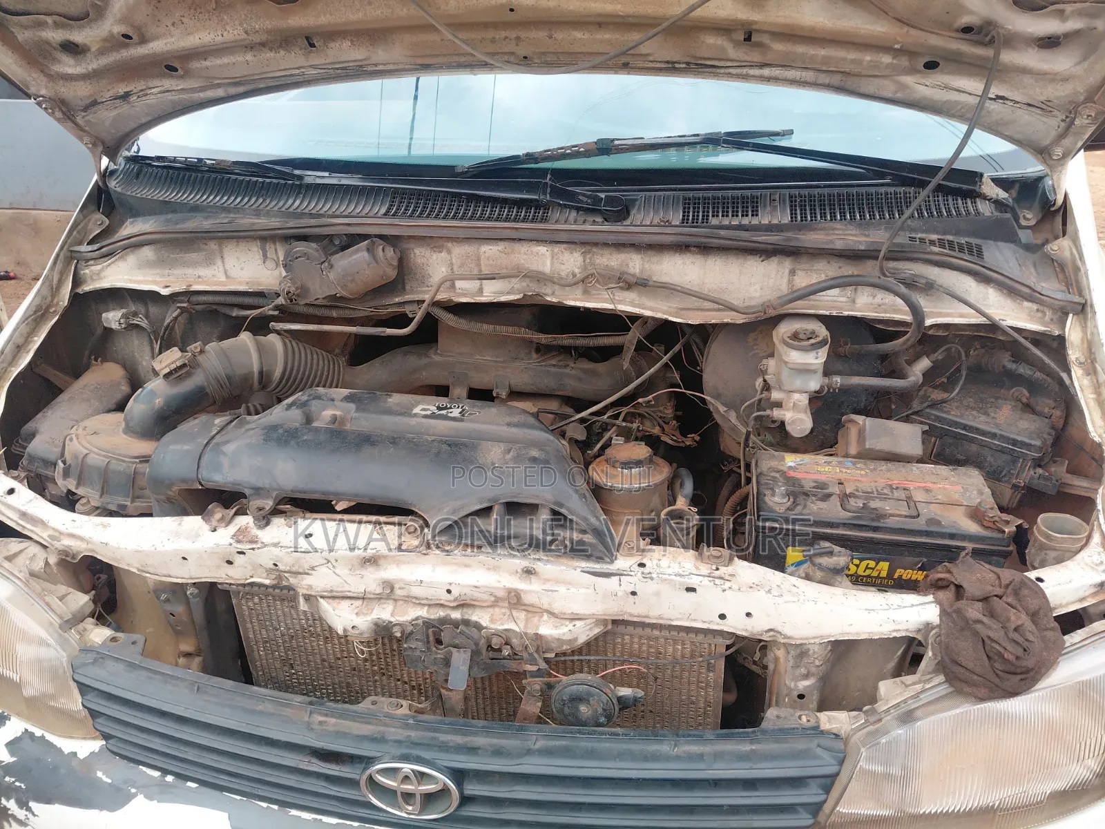Toyota HiAce 2004 White