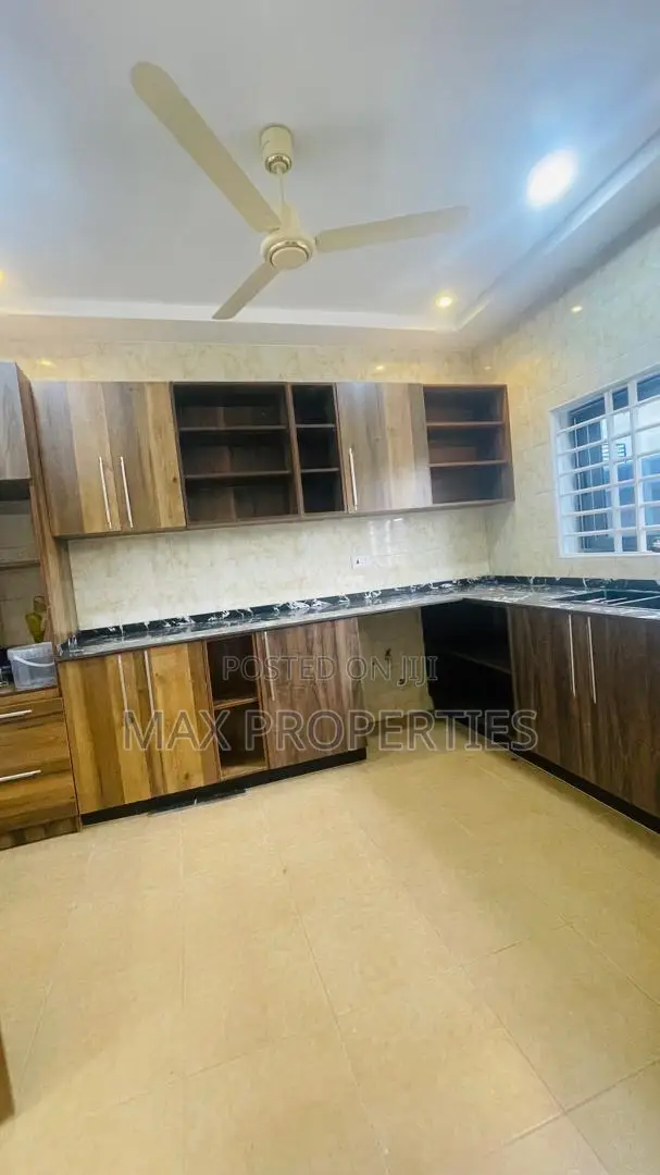 3bdrm House in Ablekuma for sale