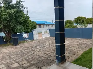 3bdrm House in Devtraco, Tema Metropolitan for rent