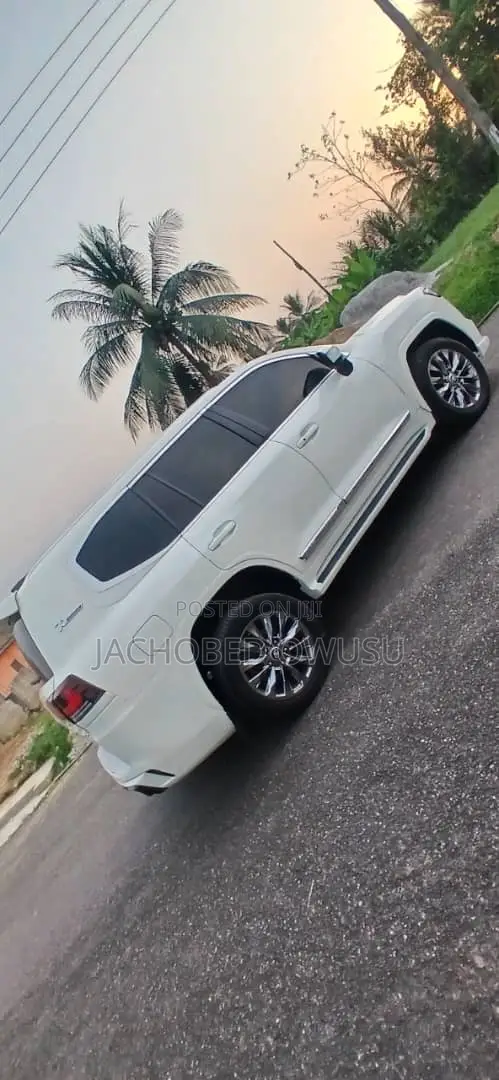 Toyota Land Cruiser 2014 White