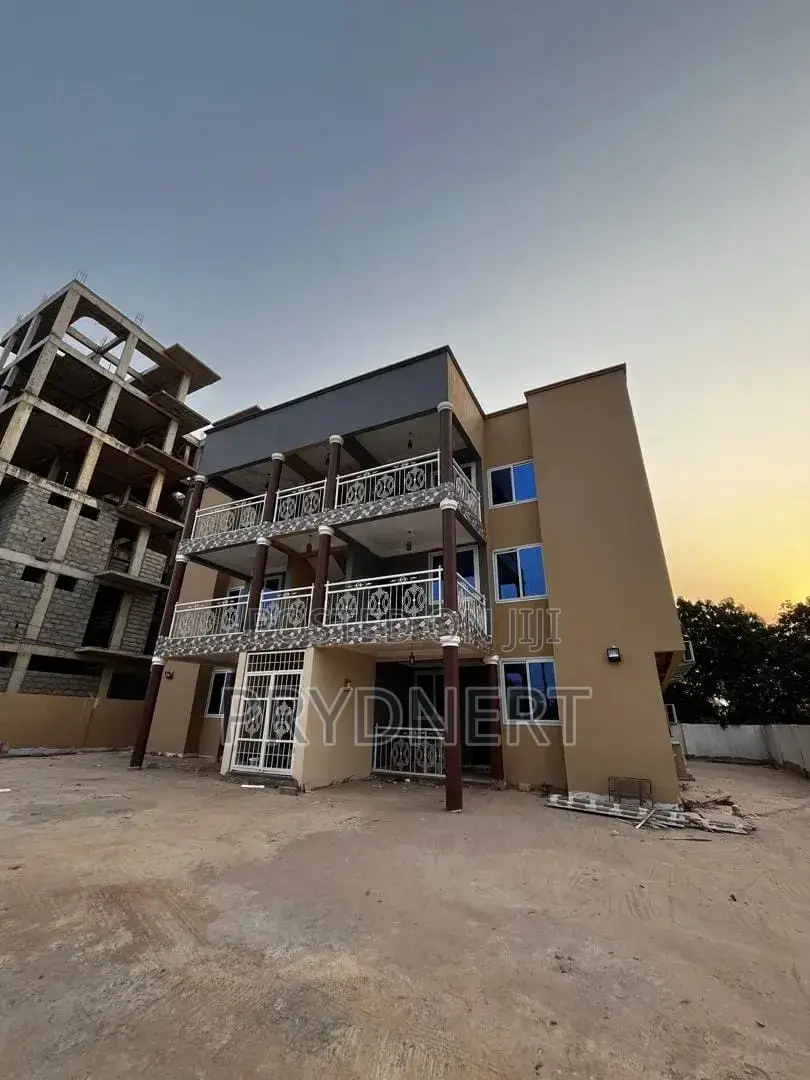 2bdrm Apartment in Hfc, Tema Metropolitan for rent